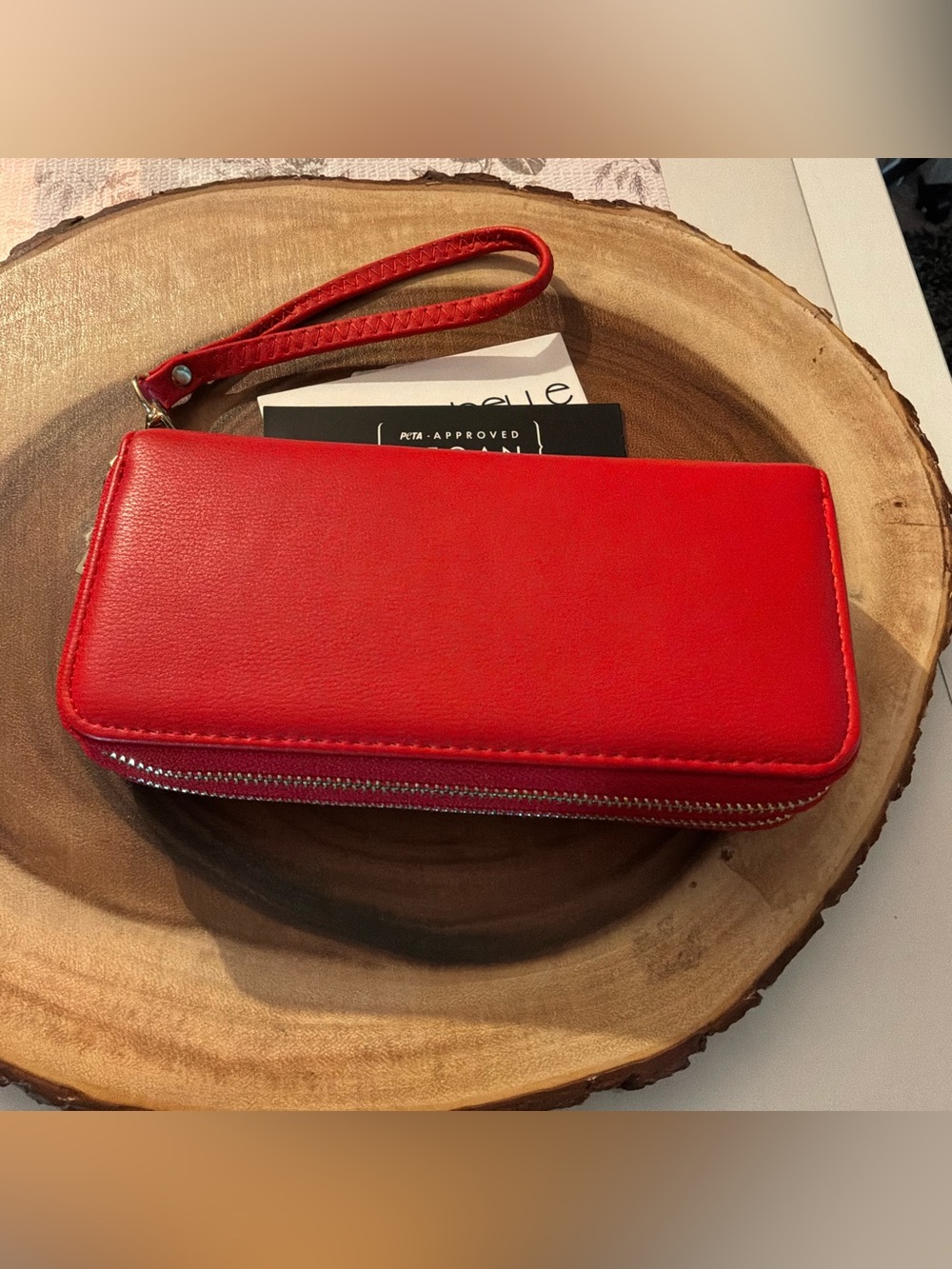 🌙✨NWT 🏷️ Isabelle Red Vegan Leather Wristlet Wallet Gold-Tone Detail - Picture 5 of 6